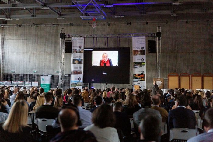 LECTURE ON PROGRAM & CONTEXT IN BUDAPEST